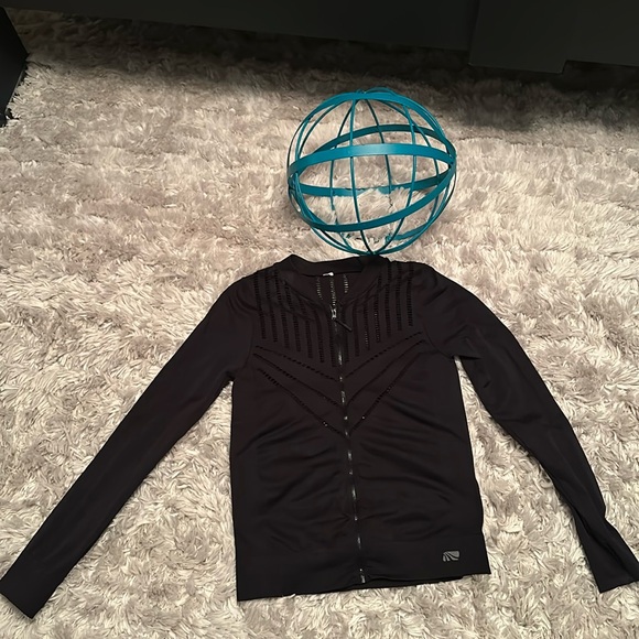 Tops - Black Work out zip up jacket w/ design holes. Size small